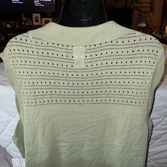 Joie Brand New Eyelet Scalloped Sleeveless Sweater - Picture 6 of 12